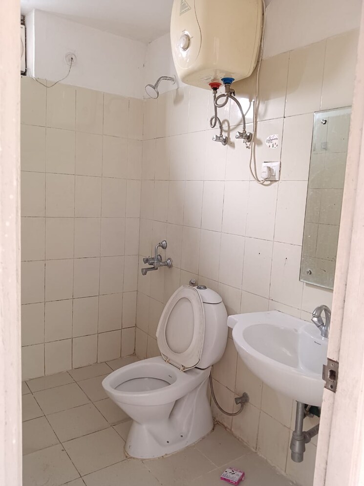 Bathroom, signature-global-proxima 2 Bedroom 665 Sq.Ft. Apartment In Sector 89 Gurgaon 8782909