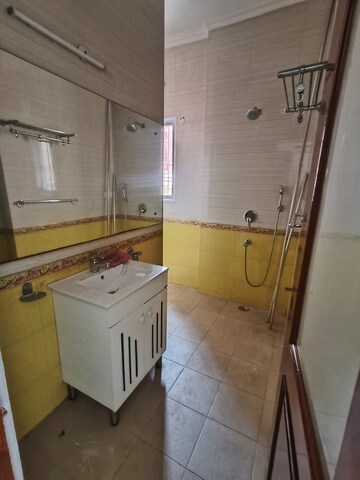 Attached Bathroom in 4 BHK Builder Floor at Safdarjung Enclave – for Rent