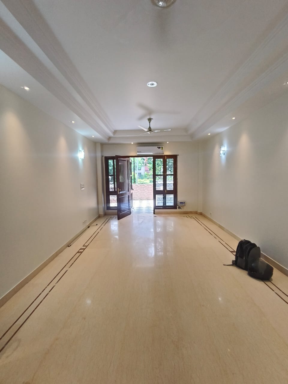 4 BHK + Pooja Room,Servant Room,Study Room,Extra Room Builder Floor For Rent in Safdarjung Enclave Ares 