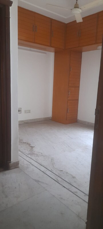 Room in 4 BHK Builder Floor at Safdarjung Enclave – for Rent