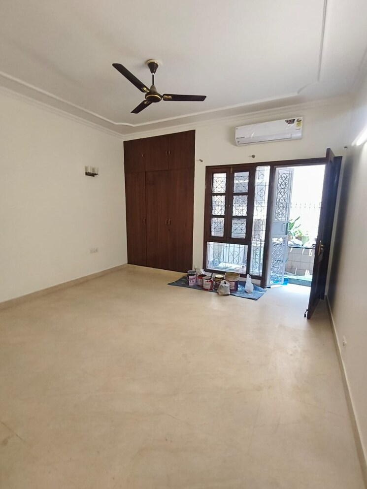 Room, safdarjung enclave 4 Bedroom 500 Sq.Yd. Builder Floor In Safdarjung Enclave Delhi 8782912