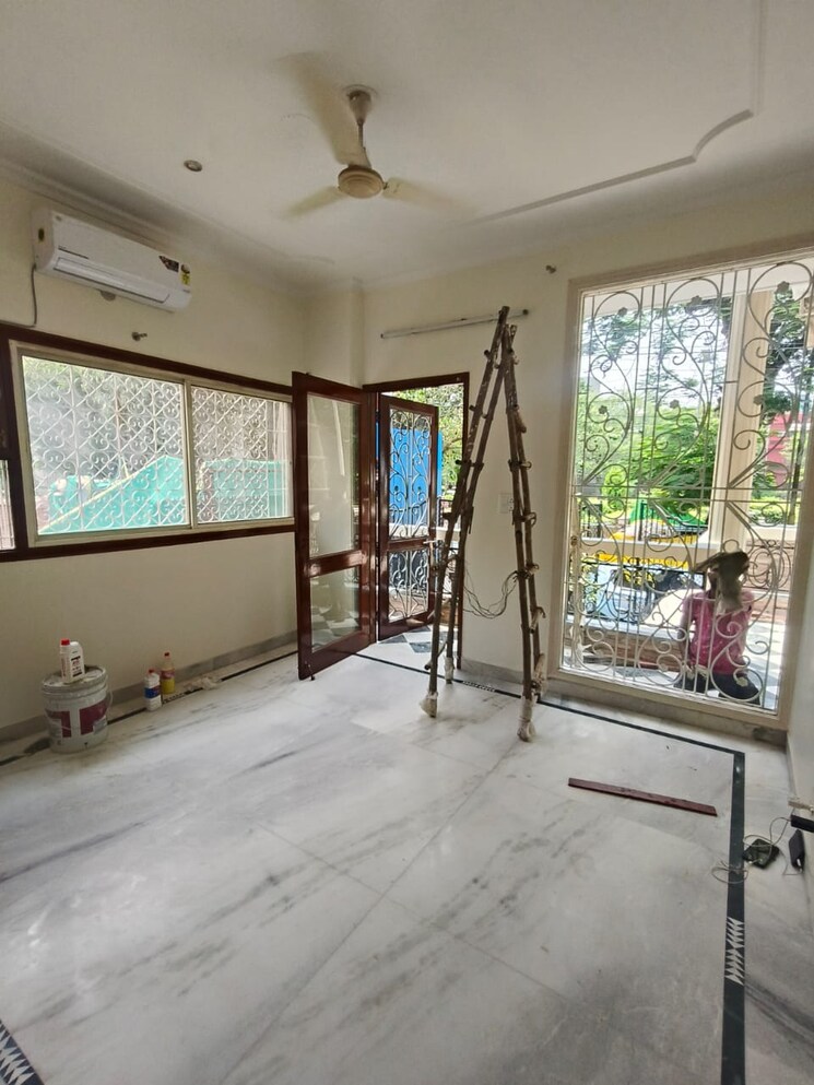 Room, safdarjung enclave 4 Bedroom 500 Sq.Yd. Builder Floor In Safdarjung Enclave Delhi 8782912