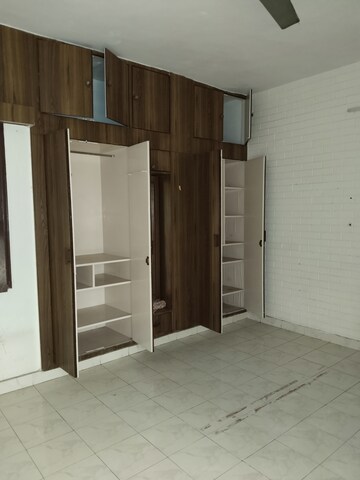 Building Lobby in 3 BHK Apartment at Sarita Vihar Pocket-J RWA, Sarita Vihar – for Sale