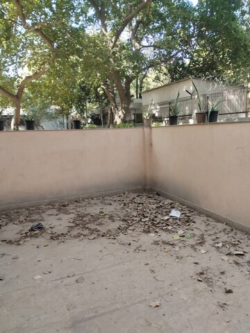 Swimming Pool in 3 BHK Apartment at Sarita Vihar Pocket-J RWA, Sarita Vihar – for Sale