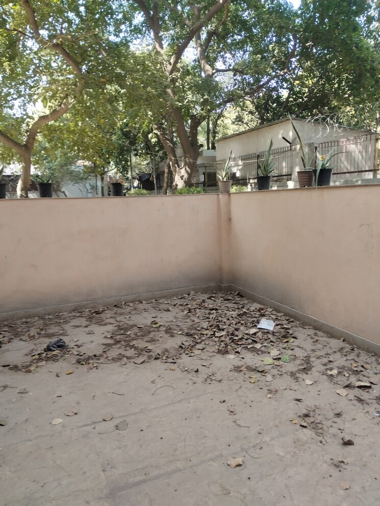 Swimming Pool, sarita-vihar-pocket-j-rwa 3 Bedroom 1650 Sq.Ft. Apartment In Sarita Vihar Delhi 8782926