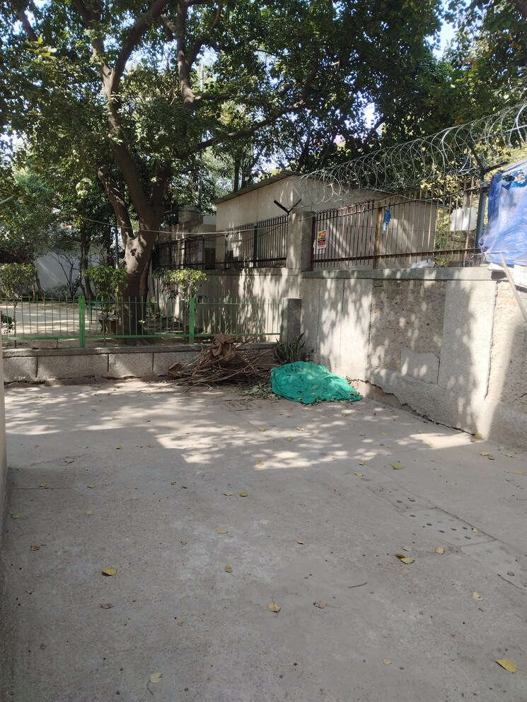 Swimming Pool, sarita-vihar-pocket-j-rwa 3 Bedroom 1650 Sq.Ft. Apartment In Sarita Vihar Delhi 8782926