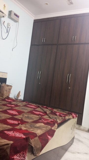 Bedroom in 3 BHK Builder Floor at Sector 46 – for Rent