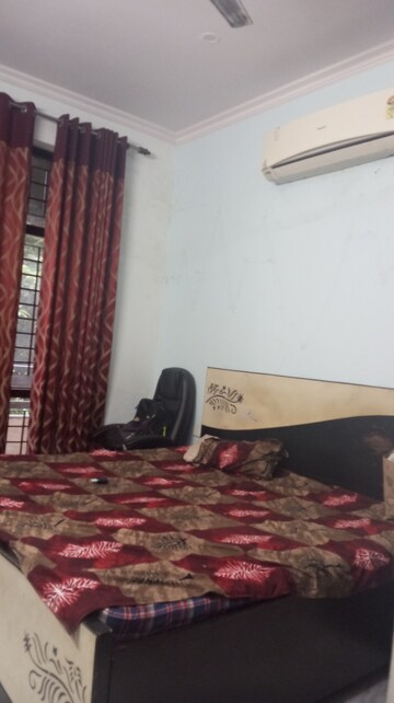 Room in 3 BHK Builder Floor at Sector 46 – for Rent