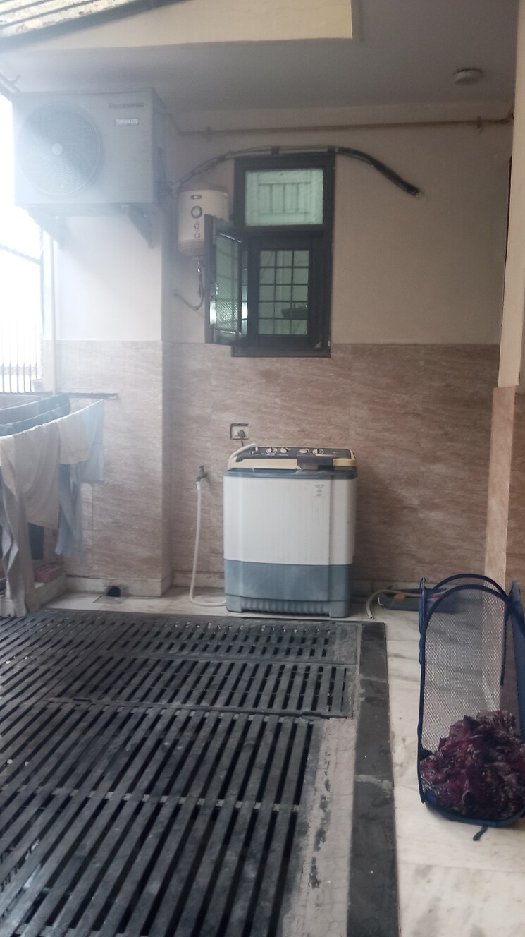 Bathroom, sector 46 3 Bedroom 1950 Sq.Ft. Builder Floor In Sector 46 Noida 8782933