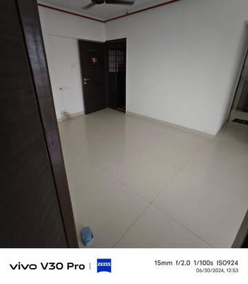 Room in 1 BHK Apartment at Hirani Skyview Castle, Kurla – for Rent