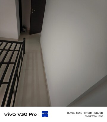 Room in 1 BHK Apartment at Hirani Skyview Castle, Kurla – for Rent