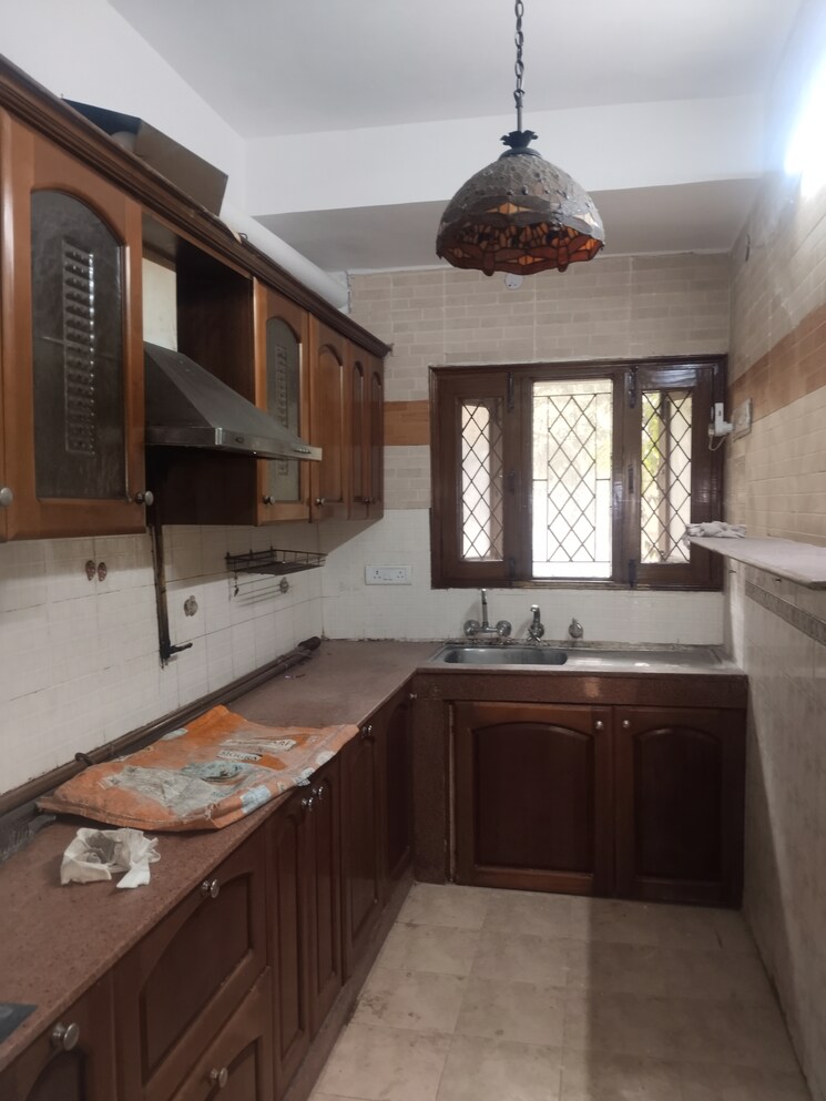 Kitchen, sarita-vihar-pocket-c-rwa 2 Bedroom 1250 Sq.Ft. Apartment In Sarita Vihar Delhi 8782936