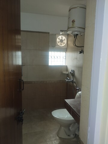 Bathroom in 2 BHK Apartment at Sarita Vihar Pocket-J RWA, Sarita Vihar – for Rent