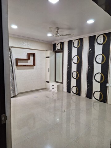Room in 3 BHK Apartment at DSR Ultima, Harlur – for Rent