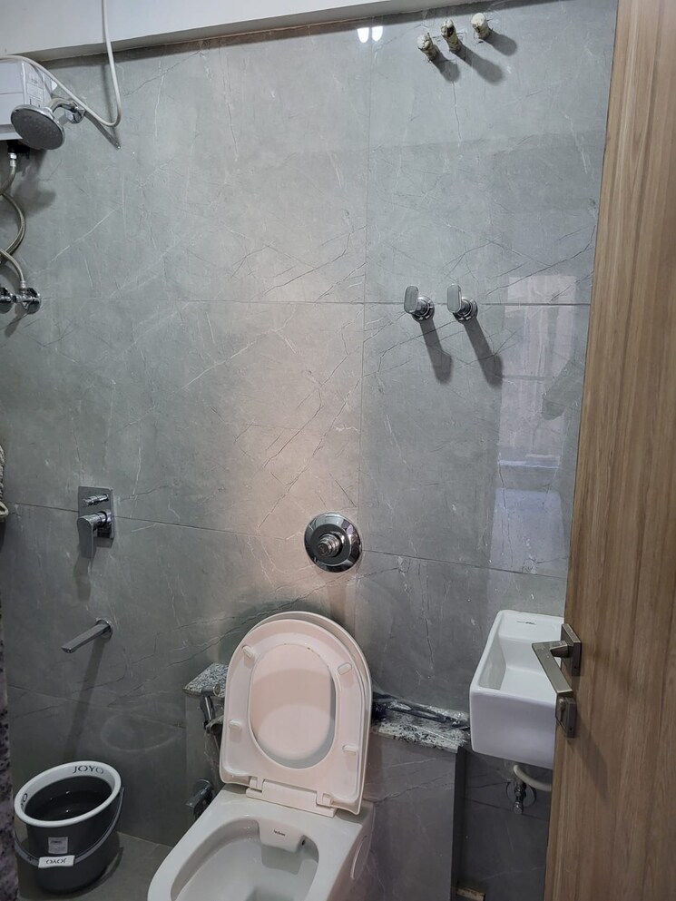 Bathroom, vaibhavlaxmi-address-51 2 Bedroom 619 Sq.Ft. Apartment In Bandra East Mumbai 8782993