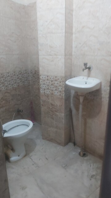 Bathroom in 1 RK Builder Floor at Purvasha Apartments, Patparganj – for Rent
