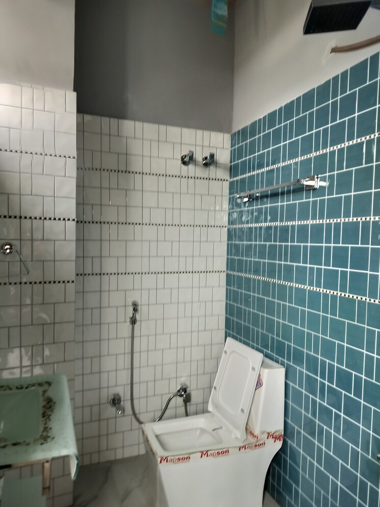 Bathroom, rwa-apartments-sector-71 1 Bedroom 650 Sq.Ft. Independent House In Sector 71 Noida 8783005