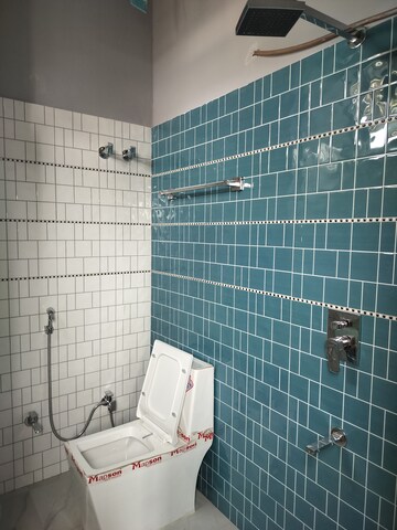 Bathroom in 1 BHK Independent House at RWA Apartments Sector 71, Sector 71 – for Rent