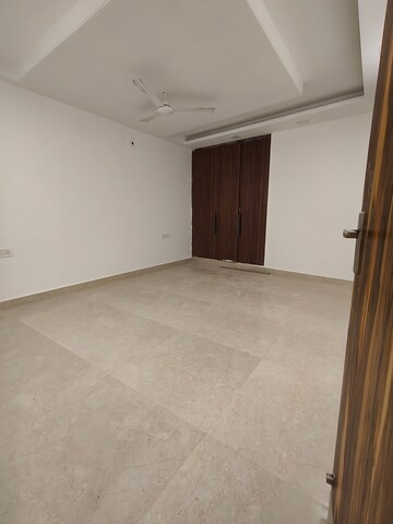 Room in 3 BHK Builder Floor at Palm Residency Chhatarpur, Chattarpur – for Rent