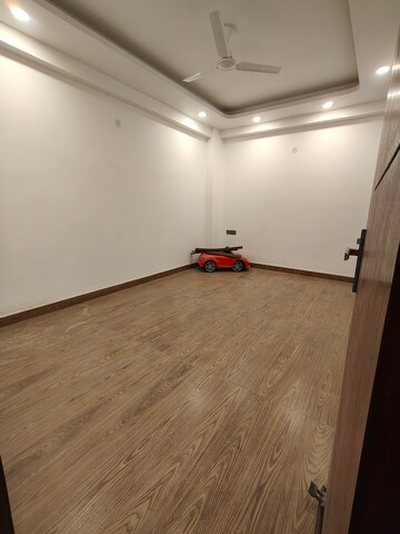 Room in 2 BHK Builder Floor at Palm Residency Chhatarpur, Chattarpur – for Rent