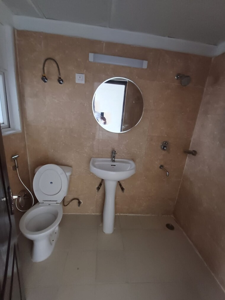 Bathroom, bulland-heights 3 Bedroom 1685 Sq.Ft. Apartment In Sain Vihar Ghaziabad 8783015