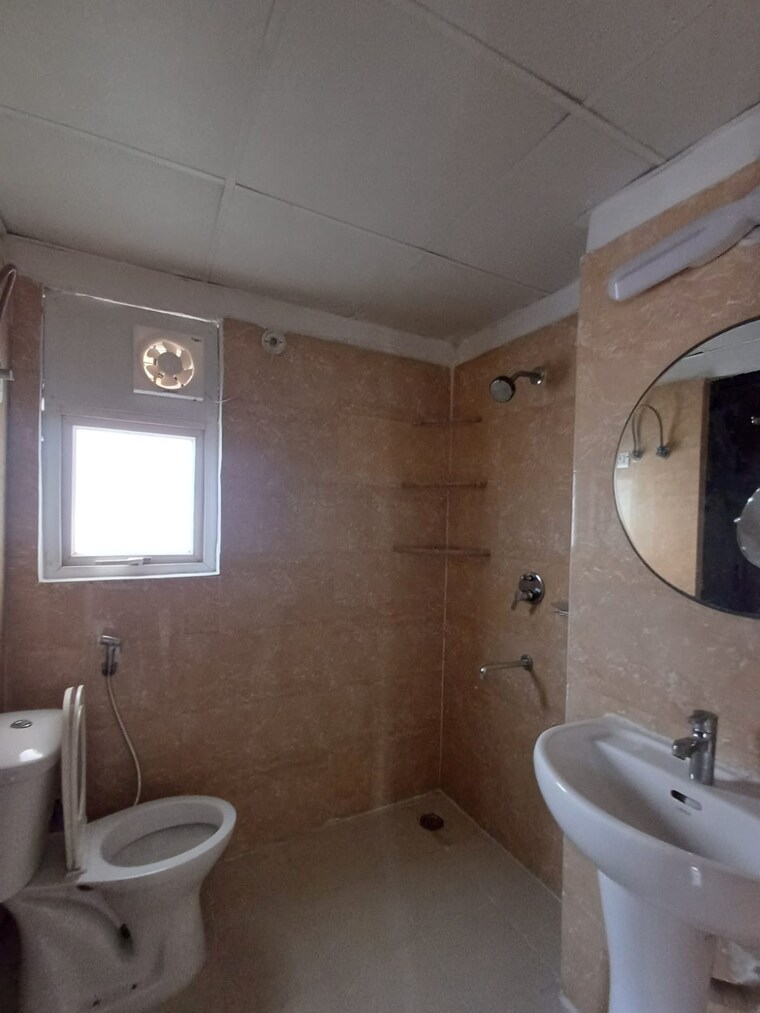 Bathroom, bulland-heights 3 Bedroom 1685 Sq.Ft. Apartment In Sain Vihar Ghaziabad 8783015