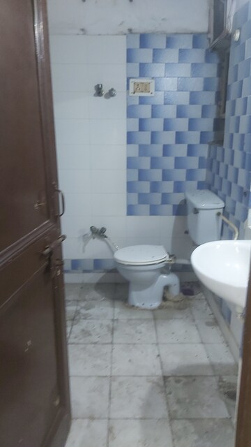 Bathroom in 2.5 BHK Apartment at Mayur Vihar – for Sale