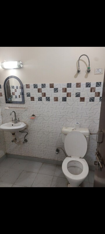 Bathroom in 1 BHK Apartment at Sarita Vihar Pocket-G RWA, Sarita Vihar – for Rent