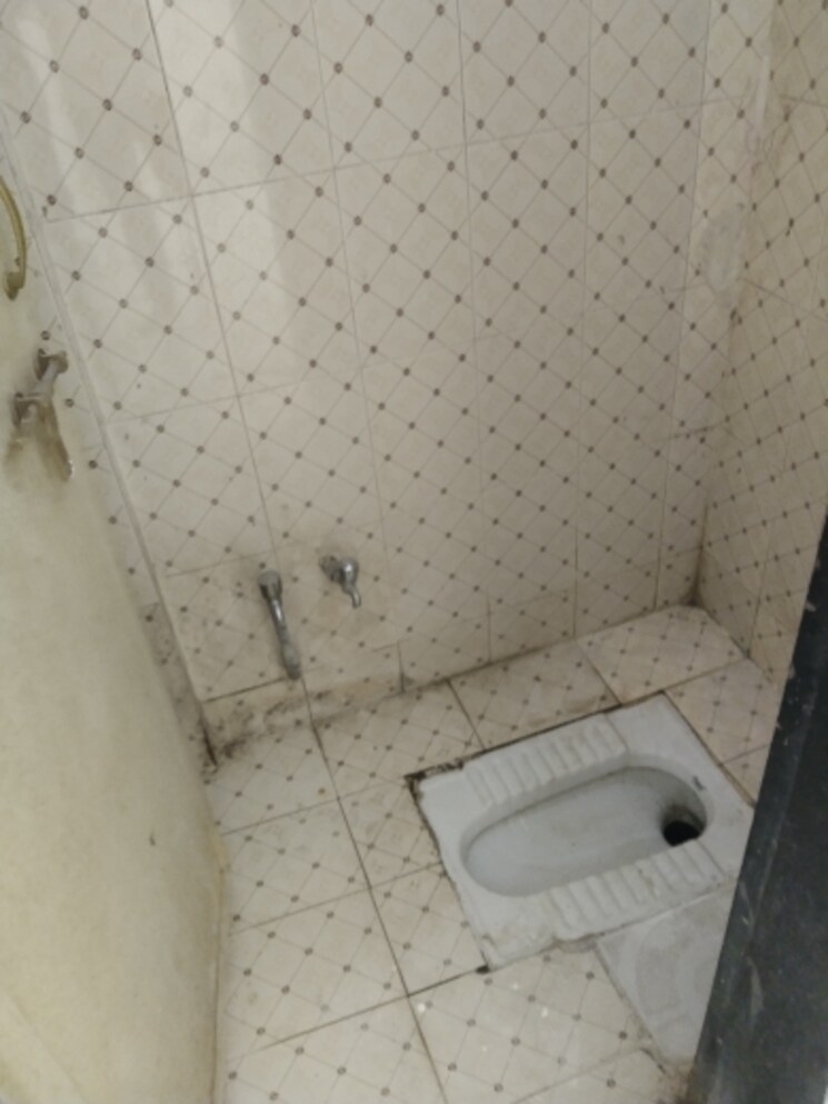 Bathroom, mig-colony-gokhalenagar 2 Bedroom 1000 Sq.Ft. Apartment In Gokhalenagar Pune 8783043