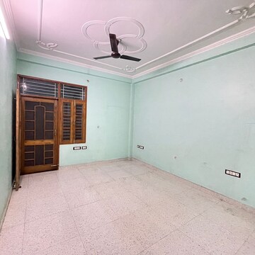 Room in 2 BHK Independent House at Gomti Nagar – for Rent