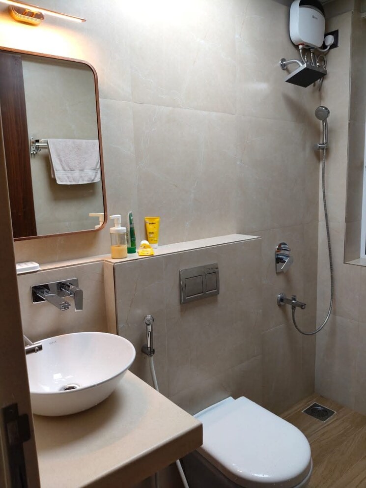 Bathroom, yasmin-tower 3 Bedroom 1200 Sq.Ft. Apartment In Agripada Mumbai 8783074