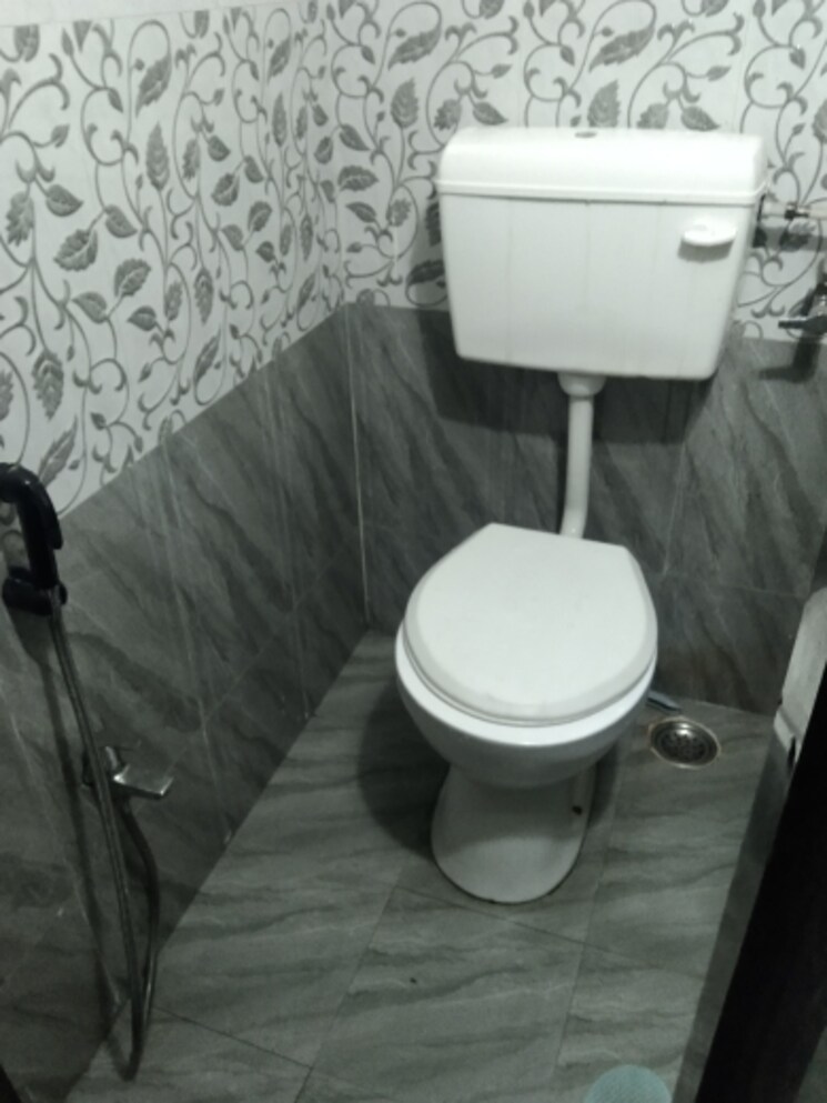 Bathroom, surbhi-park 1 RK 350 Sq.Ft. Apartment In Gokhalenagar Pune 8783088