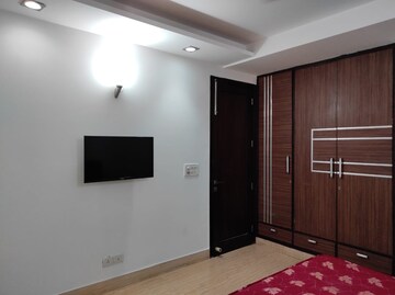 Room in 3 BHK Builder Floor at Shivalik Colony – for Rent