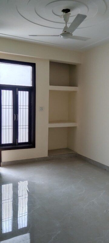 Room in 1 BHK Builder Floor at Kishangarh – for Rent