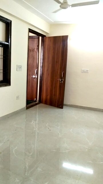 Room in 1 BHK Builder Floor at Kishangarh – for Rent