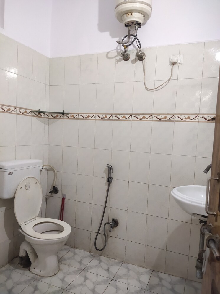 Bathroom, gomti nagar 1 Bedroom 550 Sq.Ft. Apartment In Gomti Nagar Lucknow 8783148