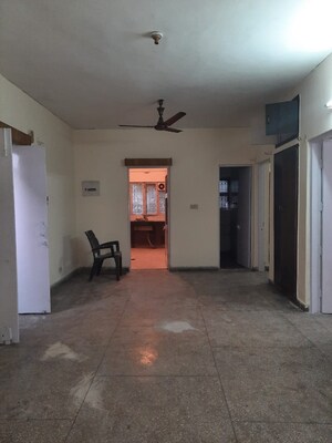 Room in 2 BHK Apartment at Sarita Vihar Pocket-J RWA, Sarita Vihar – for Sale