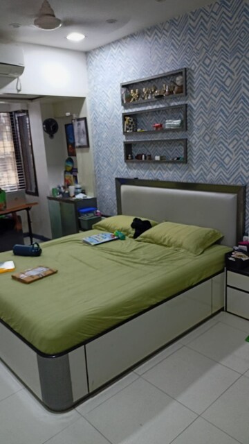Bedroom in 3 BHK Apartment at Yasmin Tower, Agripada – for Rent