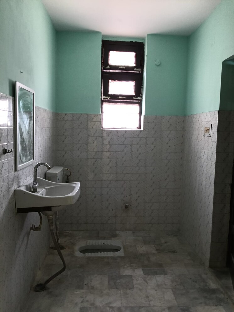 Bathroom, viram khand 2 Bedroom 1650 Sq.Ft. Independent House In Viram Khand Lucknow 8783183