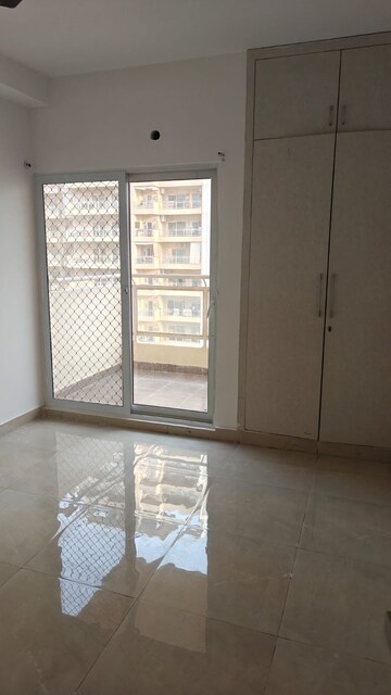 Room in 2 BHK Builder Floor at RWA Apartments Sector 116, Sector 116 – for Rent