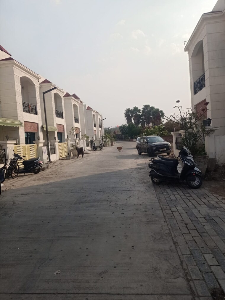  Parking, airport road 3 Bedroom 1600 Sq.Ft. Independent House In Airport Road Indore 8783209