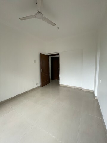 2 BHK Apartment For Rent in Malad East