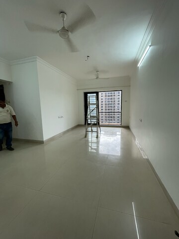 Room in 2 BHK Apartment at Malad East – for Rent