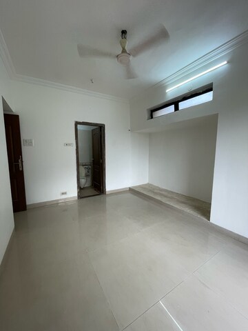 Room in 2 BHK Apartment at Malad East – for Rent