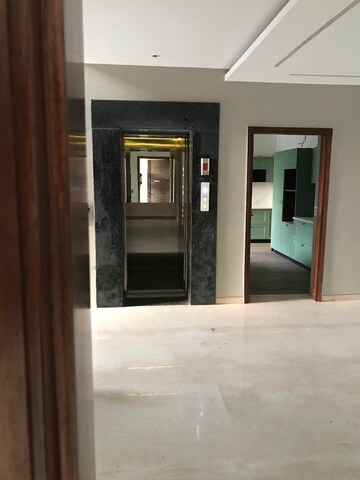 Room in 5 BHK Villa at Unitech Uniworld Resorts-The Residences, Sector 33 – for Sale