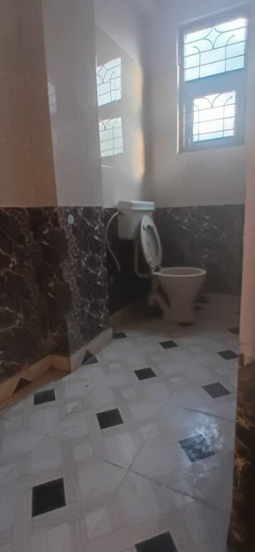 Bathroom in 1 BHK Builder Floor at Mayur Vihar Phase 1 Extension – for Rent