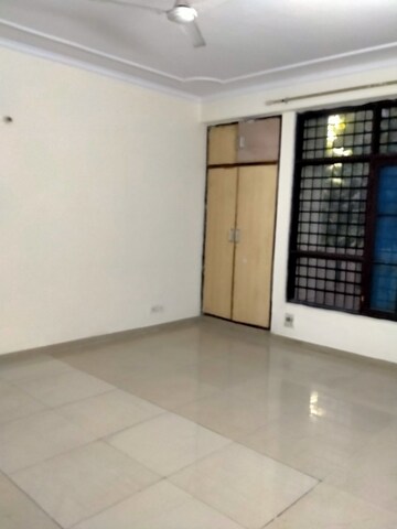 Room in 2 BHK Builder Floor at Shri Balaji Railway Enclave, Lal Kuan – for Rent