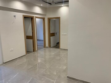 Room in 2 BHK Builder Floor at Shree Homes Noida, Sector 73 – for Sale