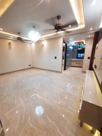 Furnished Amenities in 3 BHK Builder Floor at Panchsheel Vihar – for Sale