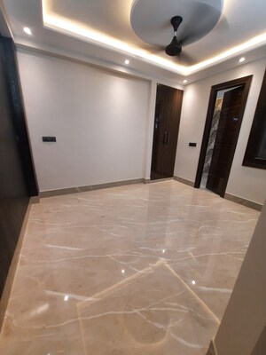 Furnished Amenities in 3 BHK Builder Floor at Panchsheel Vihar – for Sale